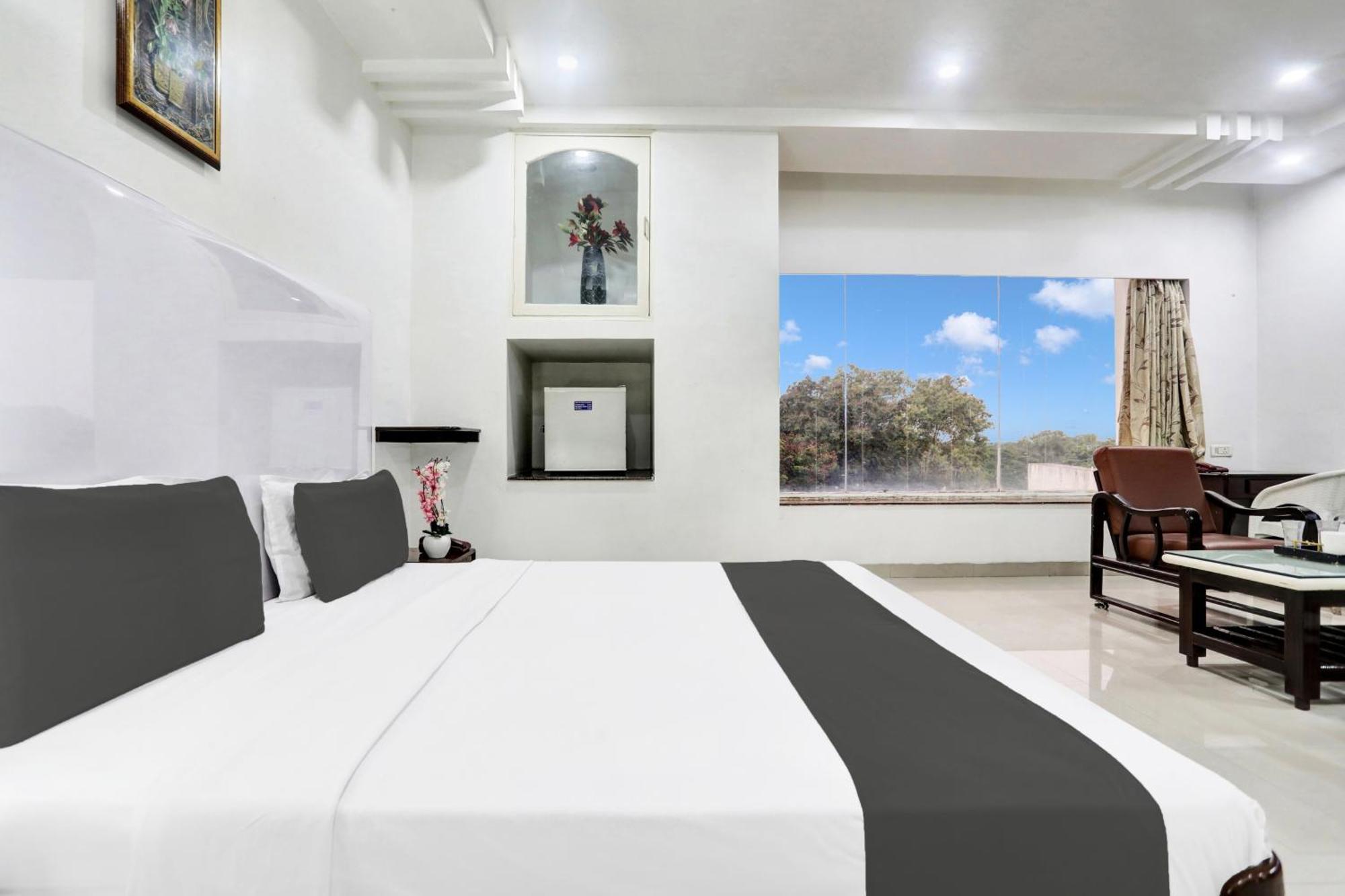 ホテル Townhouse Elūru エクステリア 写真