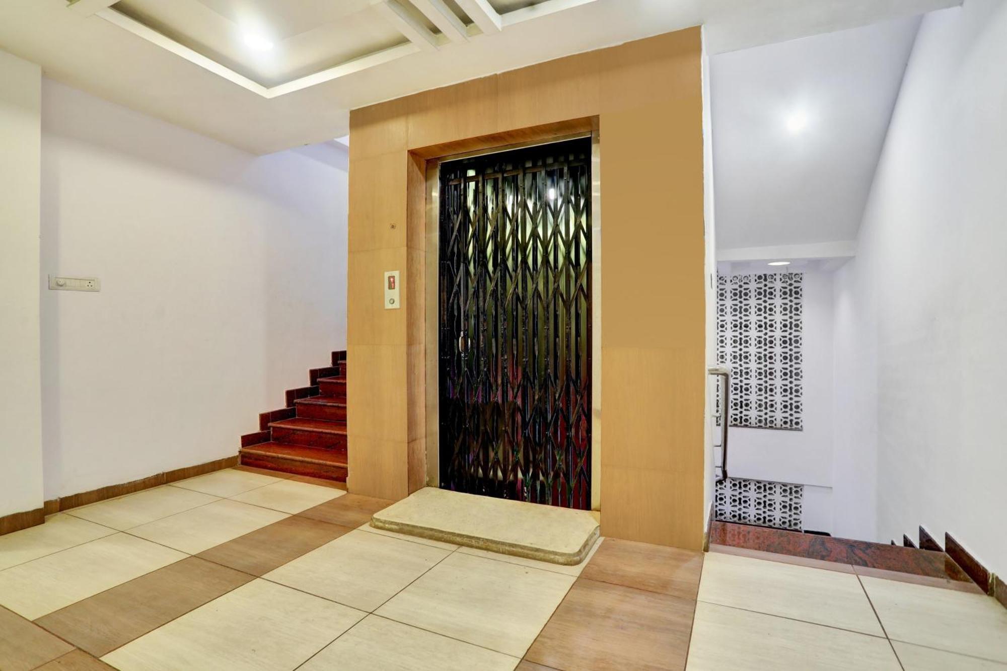 ホテル Townhouse Elūru エクステリア 写真
