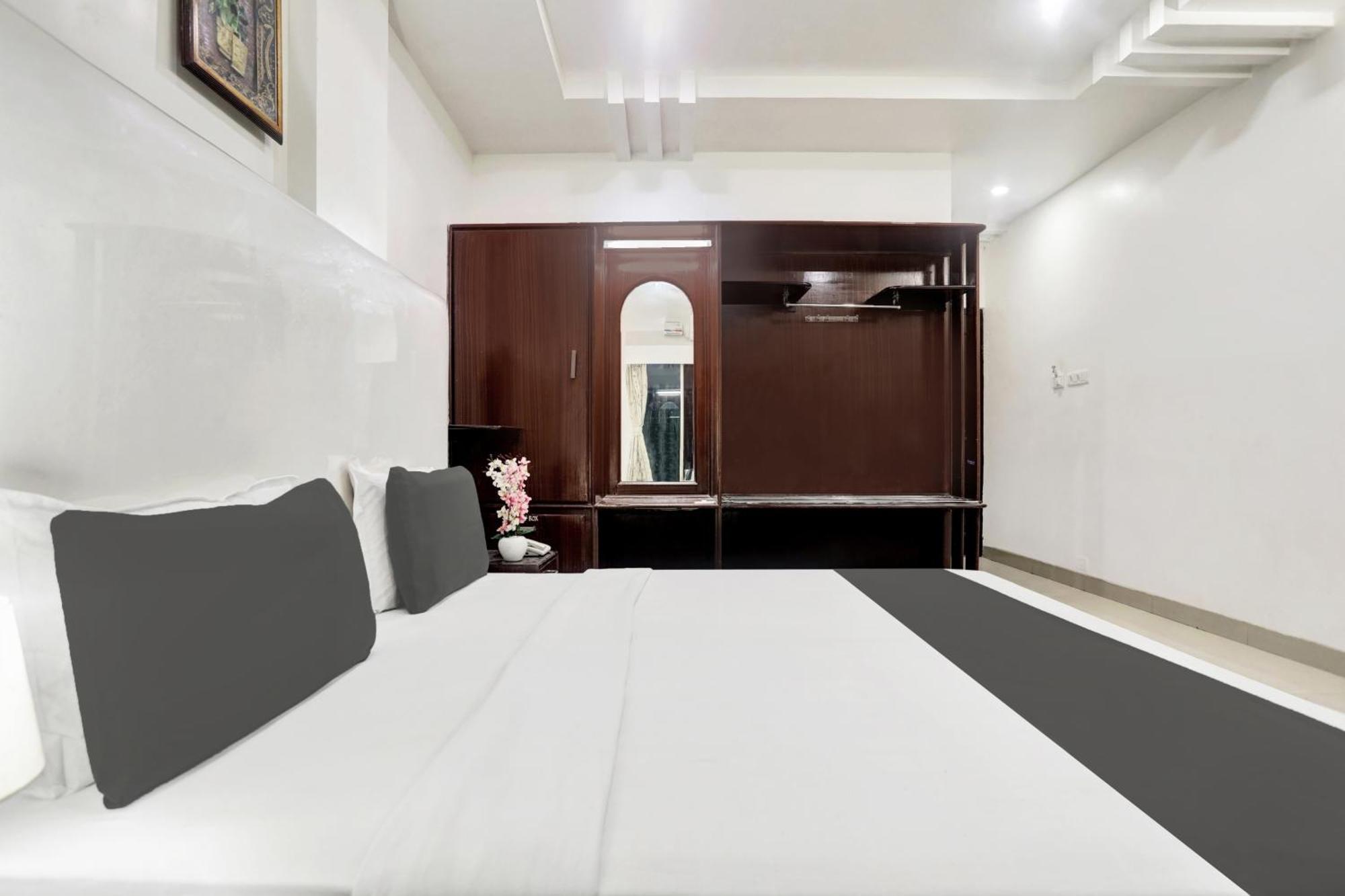 ホテル Townhouse Elūru エクステリア 写真