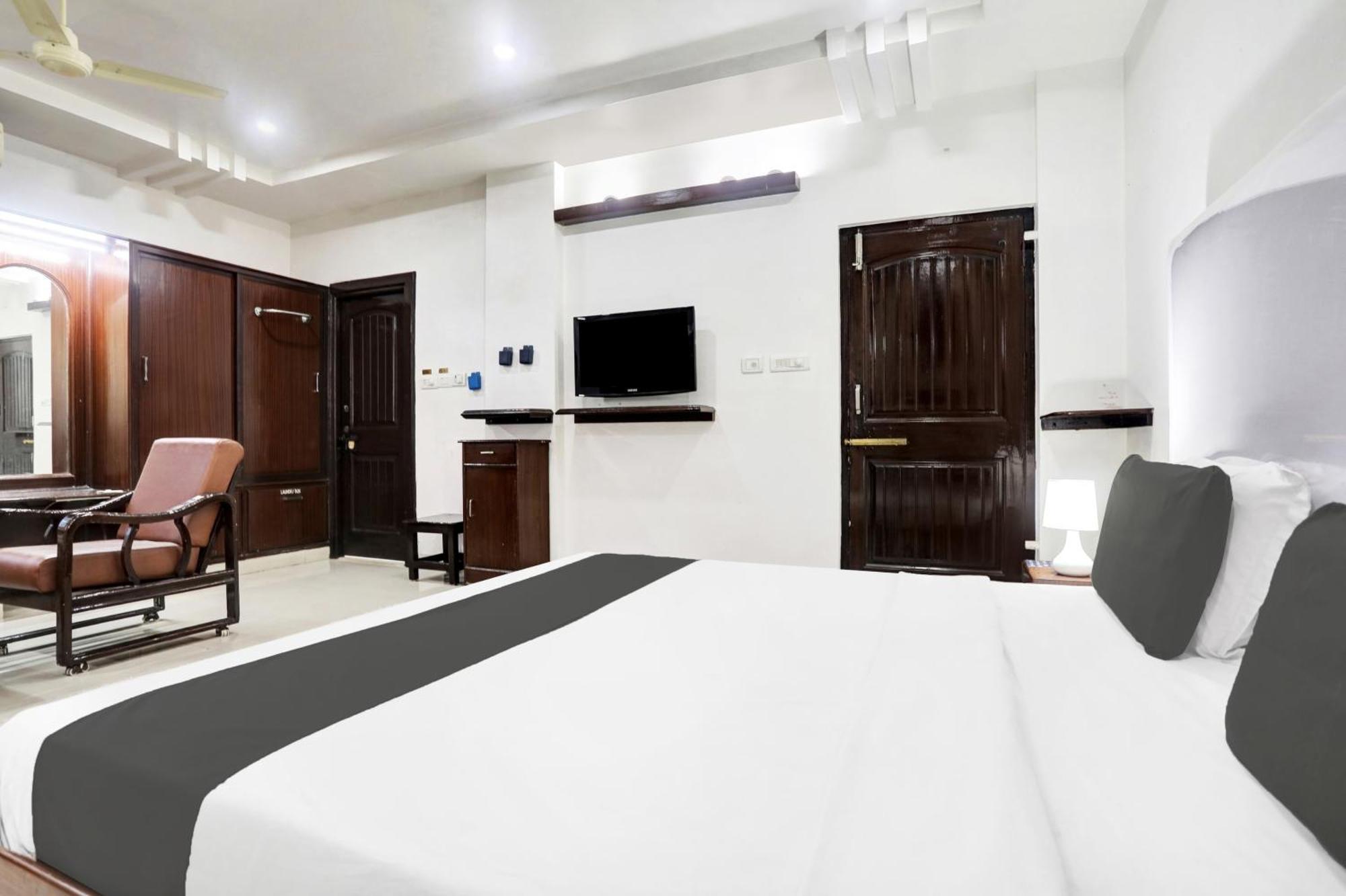 ホテル Townhouse Elūru エクステリア 写真