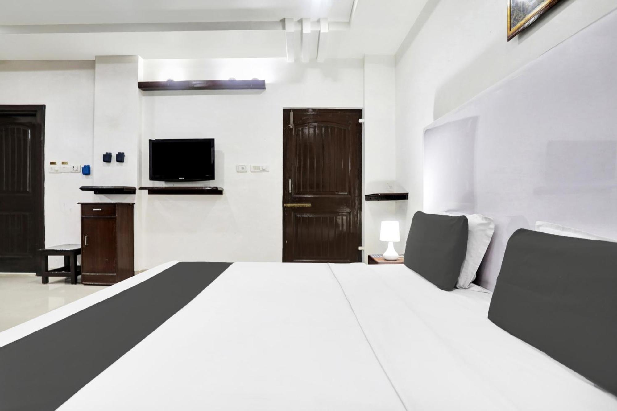 ホテル Townhouse Elūru エクステリア 写真
